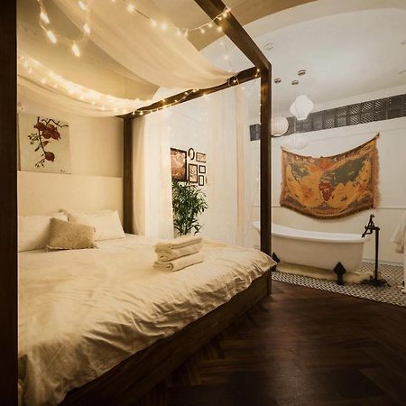 Chloe & Leo Boutique Homestay Hanoi Buitenkant foto
