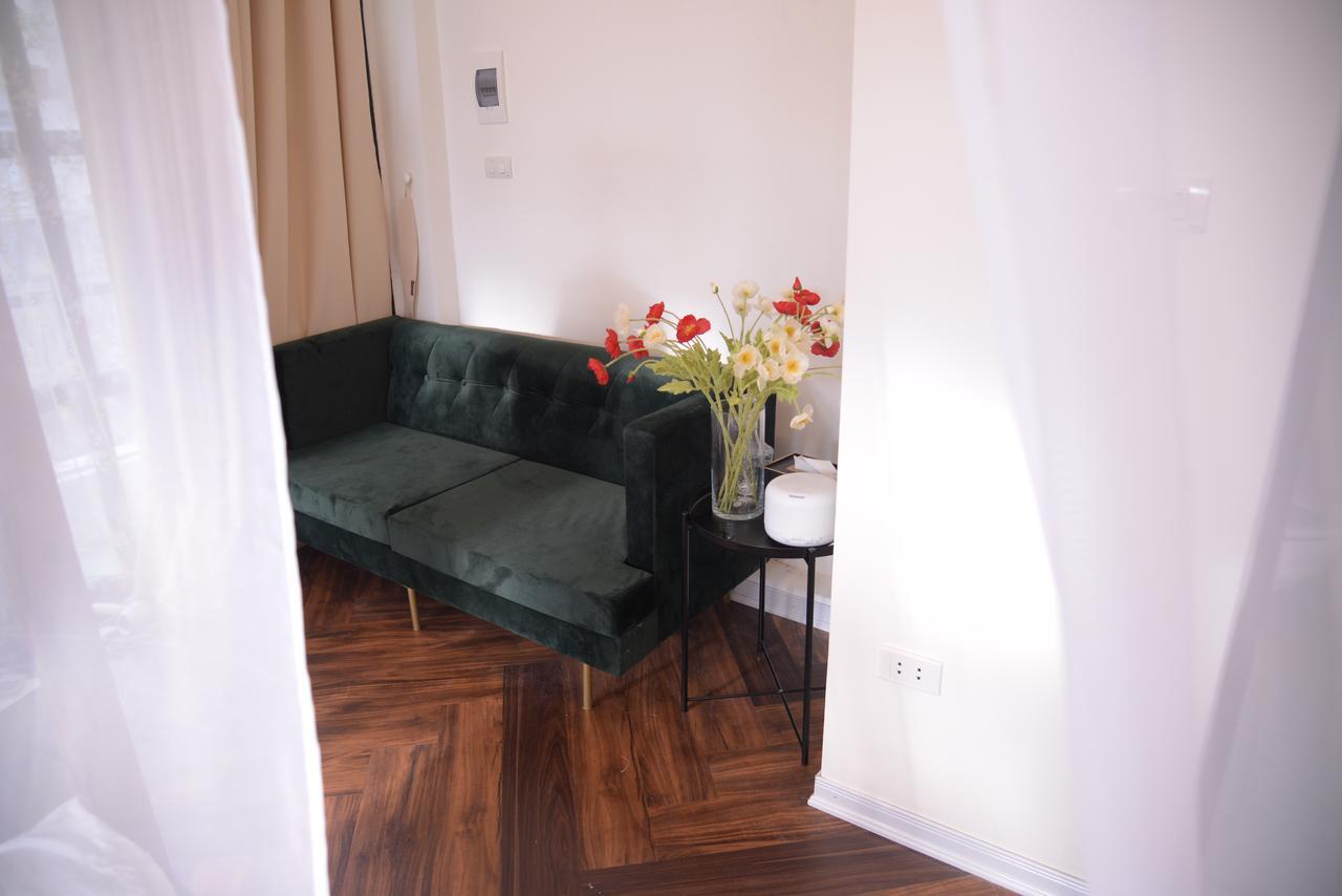 Chloe & Leo Boutique Homestay Hanoi Buitenkant foto