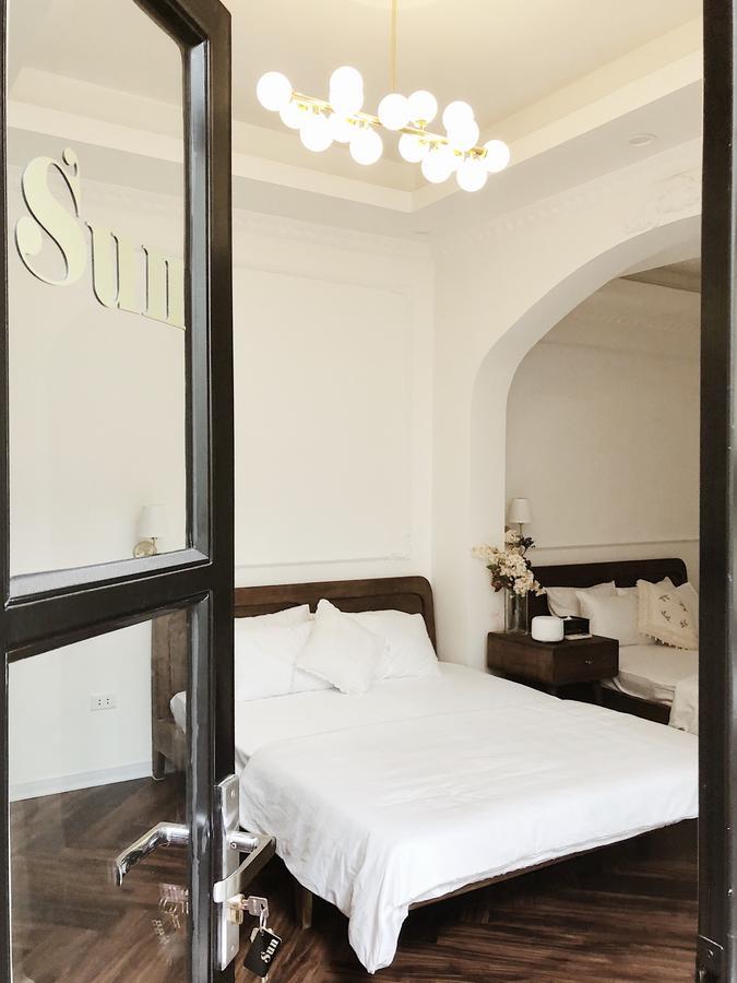 Chloe & Leo Boutique Homestay Hanoi Buitenkant foto