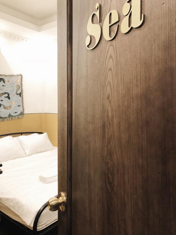 Chloe & Leo Boutique Homestay Hanoi Buitenkant foto