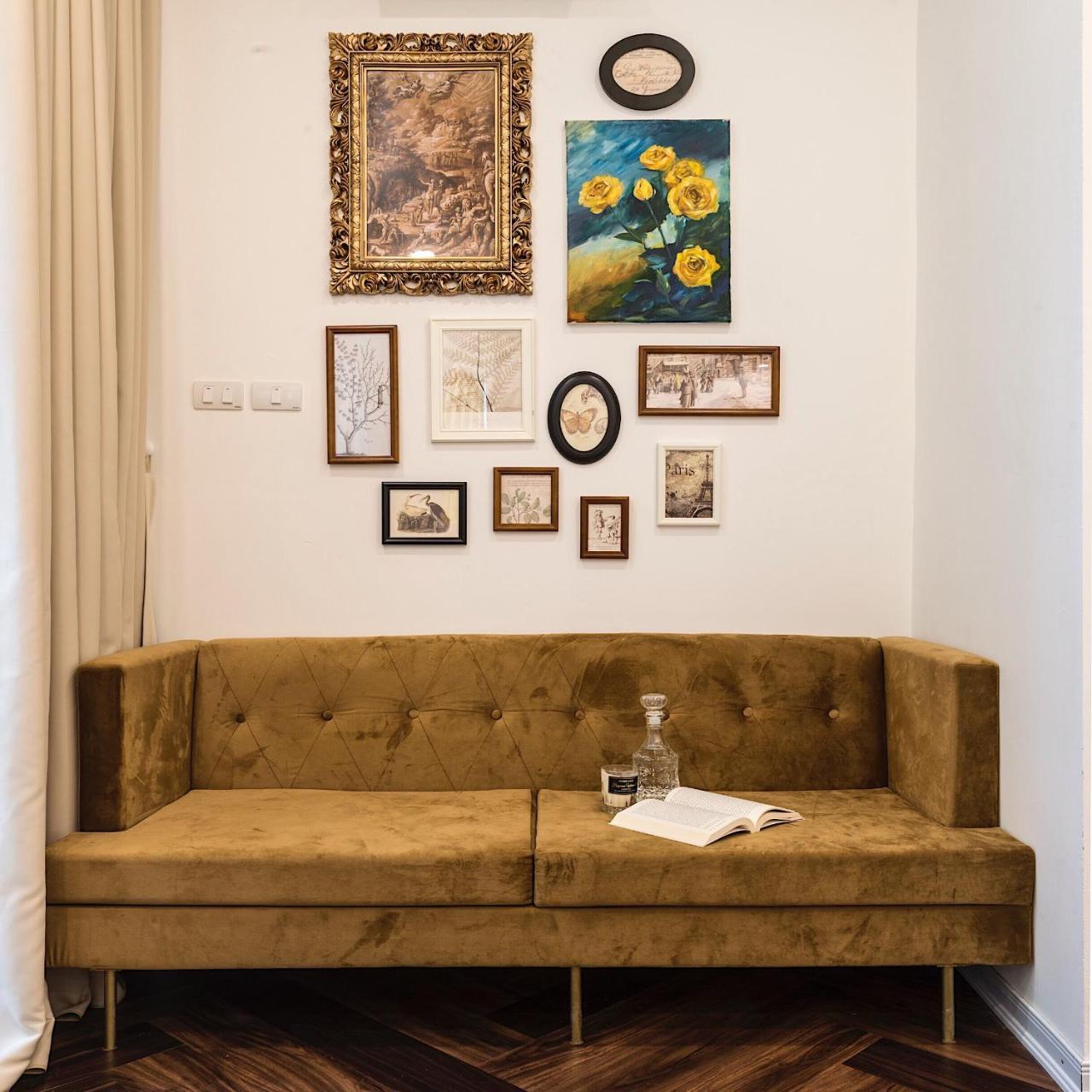 Chloe & Leo Boutique Homestay Hanoi Buitenkant foto