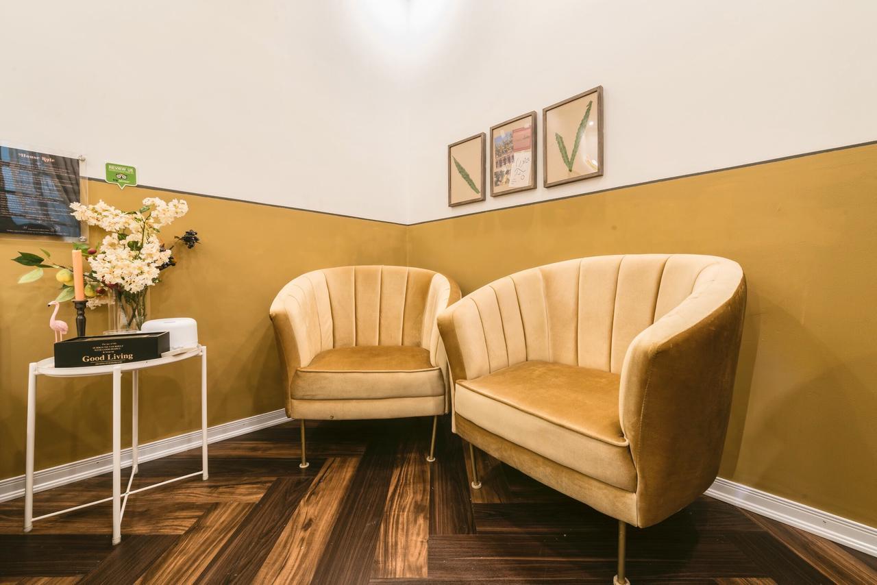 Chloe & Leo Boutique Homestay Hanoi Buitenkant foto