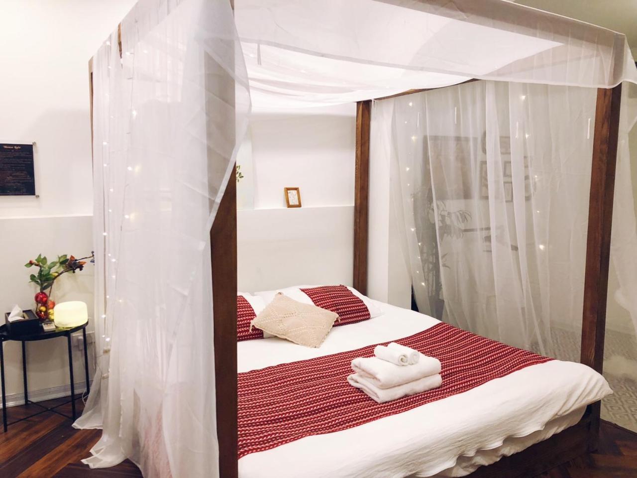 Chloe & Leo Boutique Homestay Hanoi Buitenkant foto