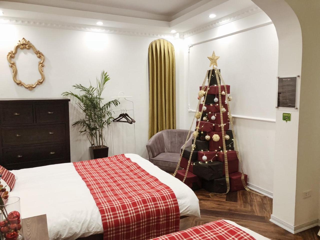 Chloe & Leo Boutique Homestay Hanoi Buitenkant foto