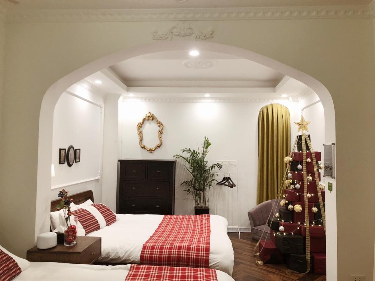 Chloe & Leo Boutique Homestay Hanoi Buitenkant foto