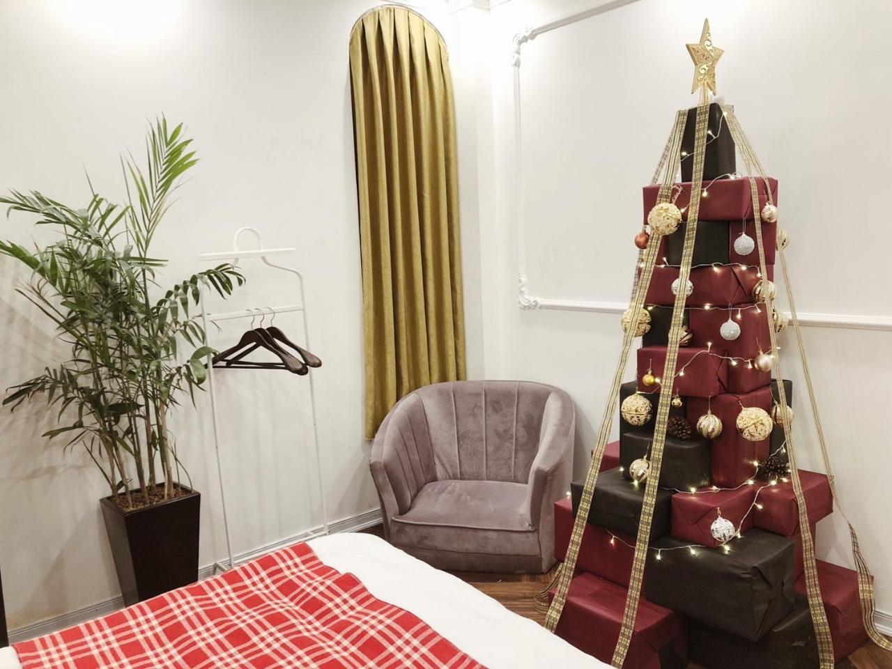 Chloe & Leo Boutique Homestay Hanoi Buitenkant foto