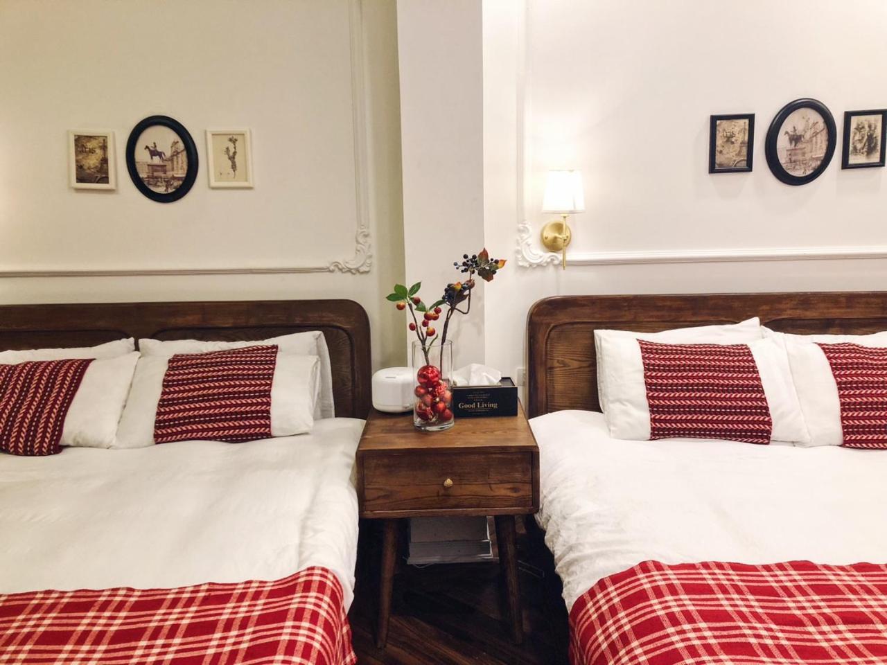 Chloe & Leo Boutique Homestay Hanoi Buitenkant foto