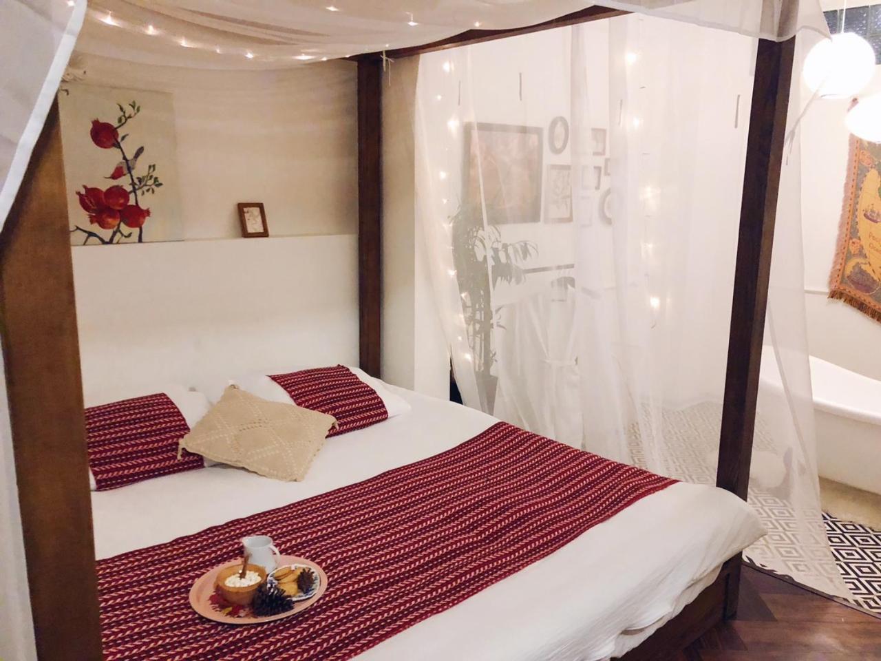 Chloe & Leo Boutique Homestay Hanoi Buitenkant foto