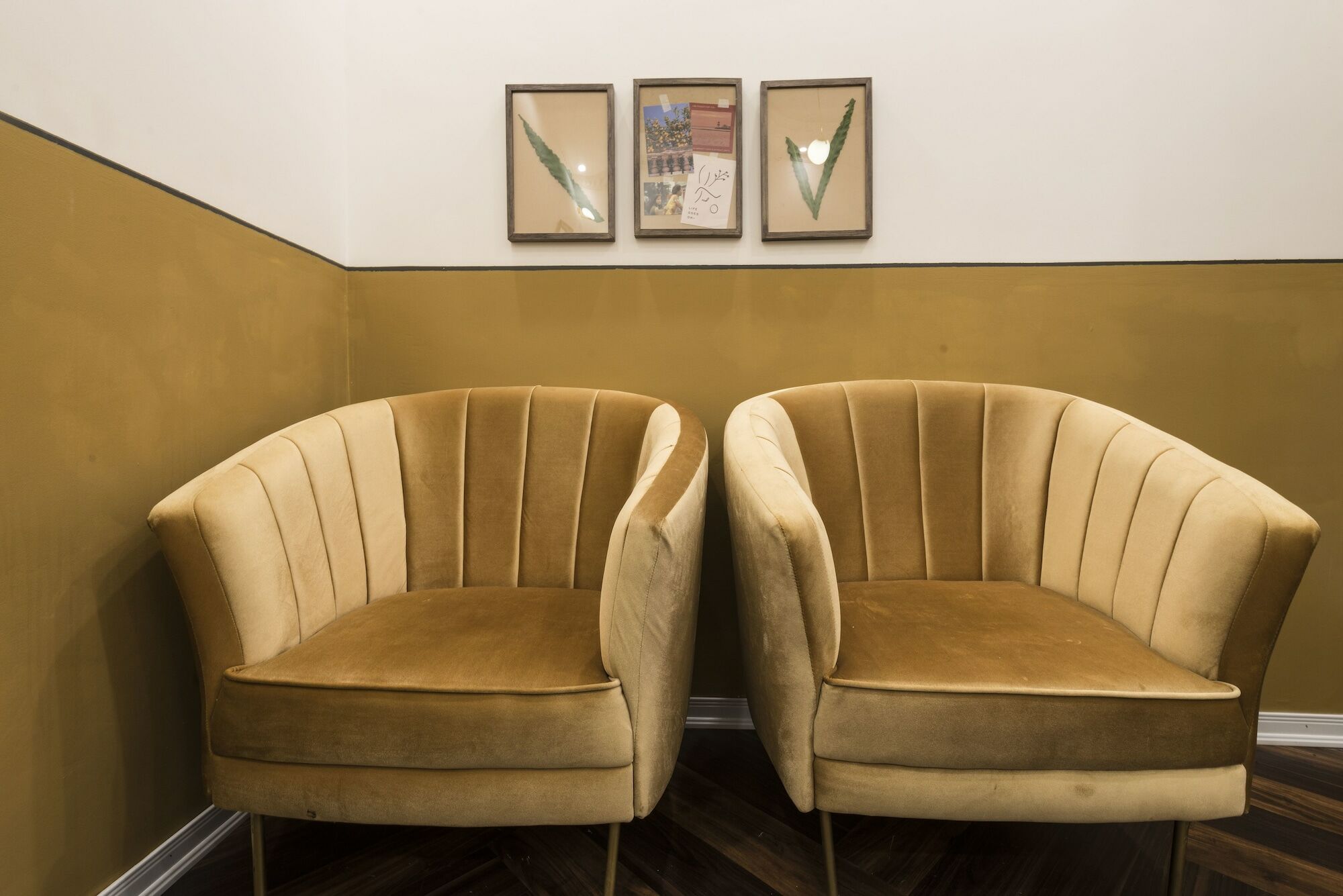 Chloe & Leo Boutique Homestay Hanoi Buitenkant foto
